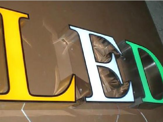 丽江介绍LED招牌的基础知识。